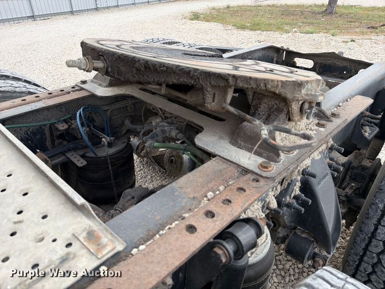 image for item YA0646 2018 Freightliner Cascadia semi truck