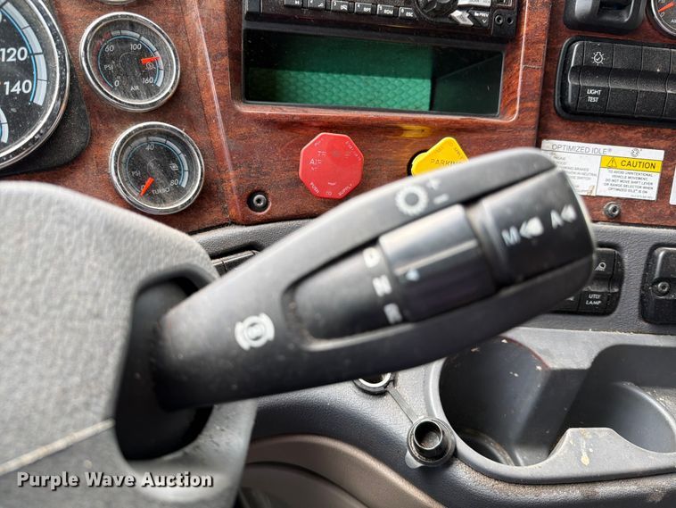 image for item YA0646 2018 Freightliner Cascadia semi truck