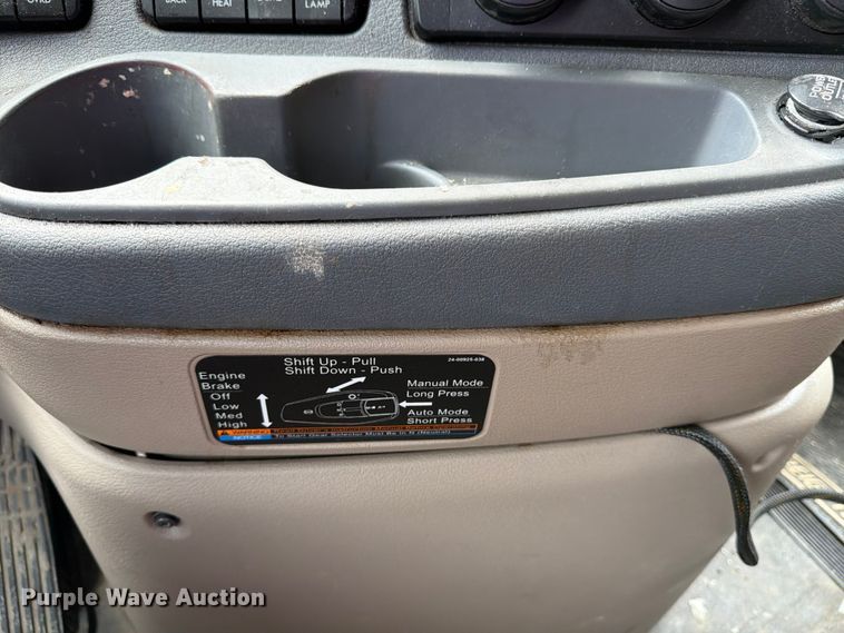 image for item YA0646 2018 Freightliner Cascadia semi truck