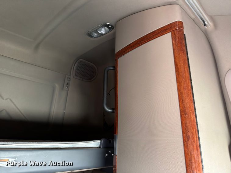 image for item YA0646 2018 Freightliner Cascadia semi truck