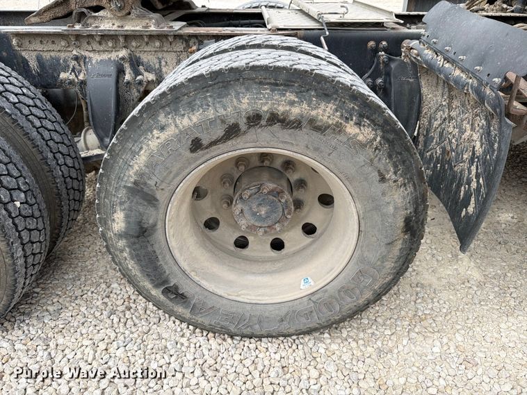 image for item YA0646 2018 Freightliner Cascadia semi truck