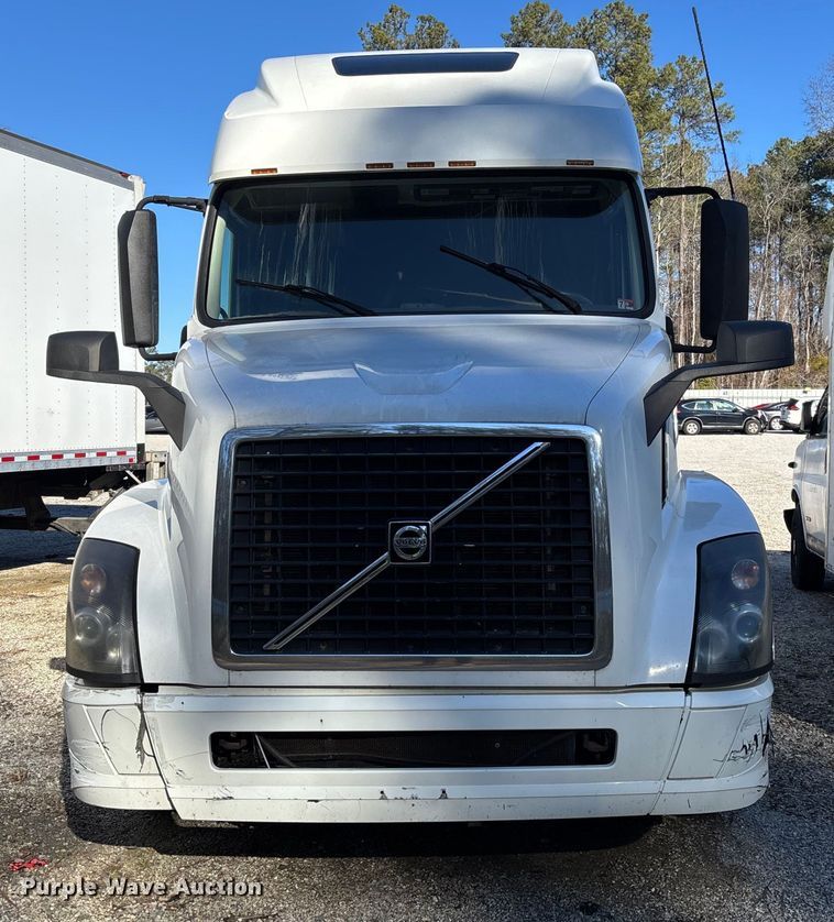image for item YA0711 2016 Volvo  VNL semi truck