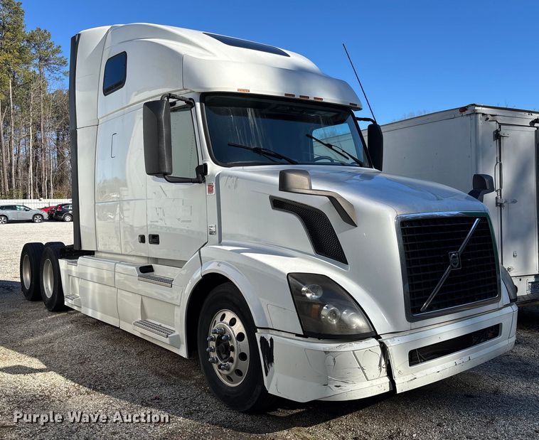 image for item YA0711 2016 Volvo  VNL semi truck