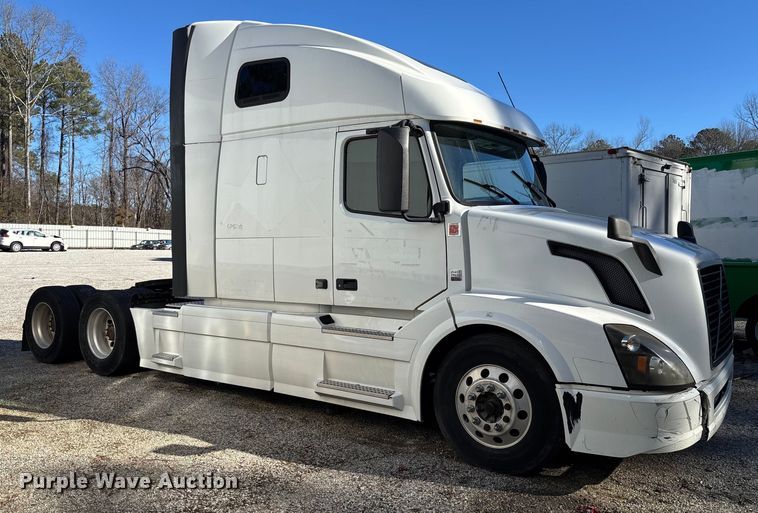 image for item YA0711 2016 Volvo  VNL semi truck