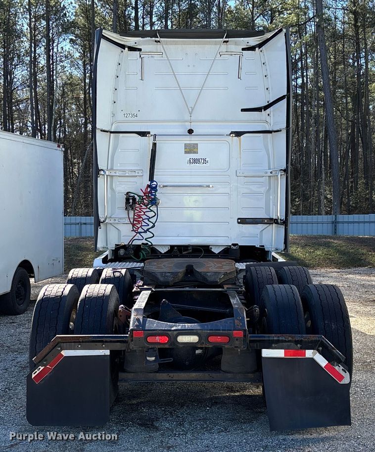 image for item YA0711 2016 Volvo  VNL semi truck