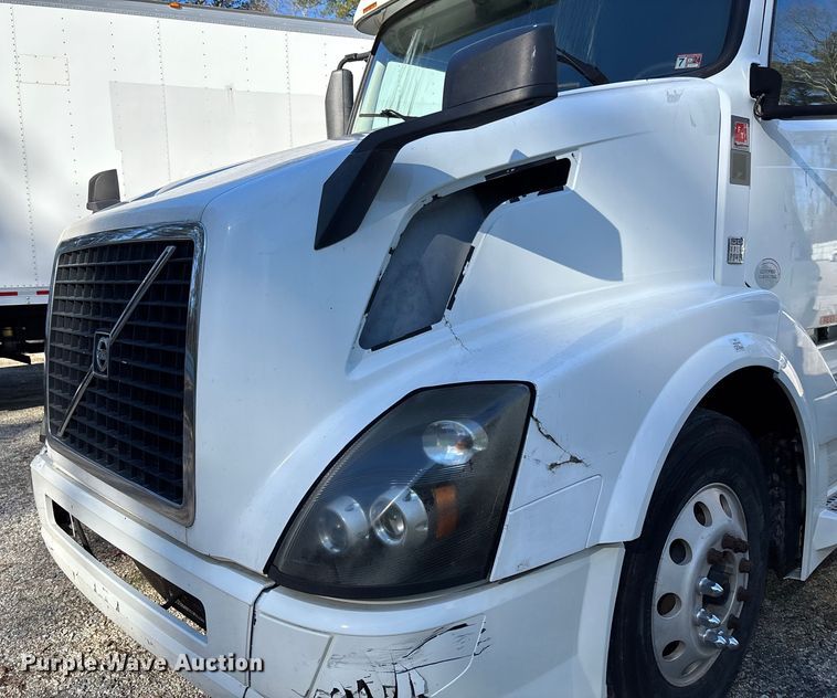 image for item YA0711 2016 Volvo  VNL semi truck