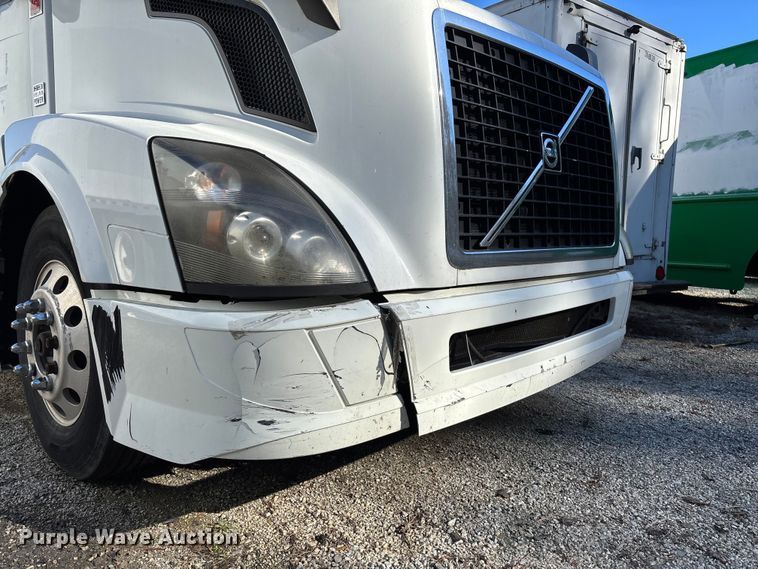 image for item YA0711 2016 Volvo  VNL semi truck