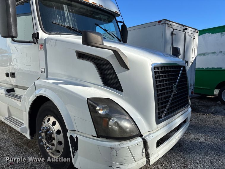 image for item YA0711 2016 Volvo  VNL semi truck