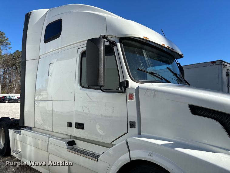 image for item YA0711 2016 Volvo  VNL semi truck