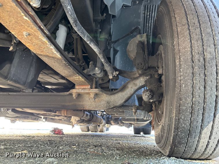 image for item YA0711 2016 Volvo  VNL semi truck