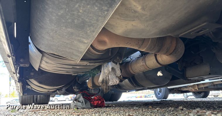 image for item YA0711 2016 Volvo  VNL semi truck