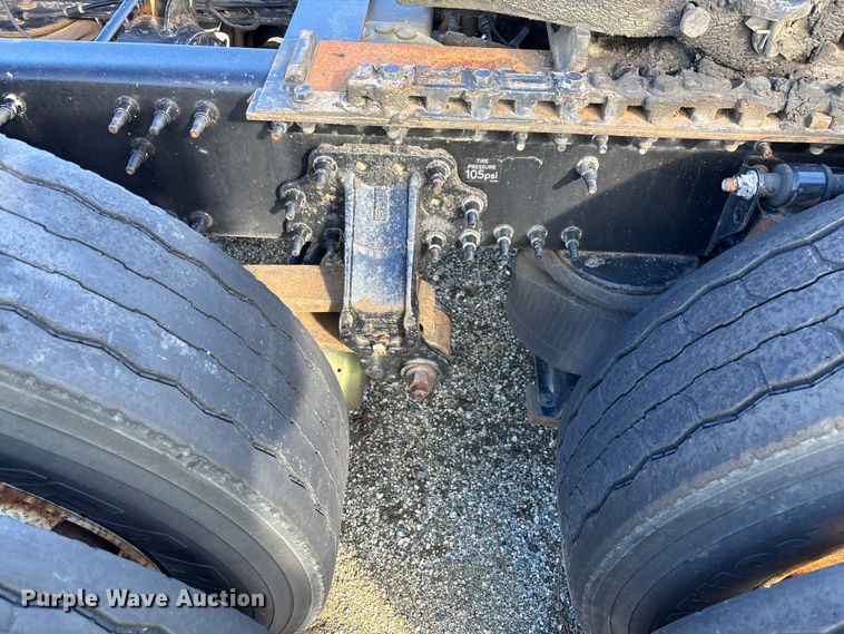 image for item YA0711 2016 Volvo  VNL semi truck