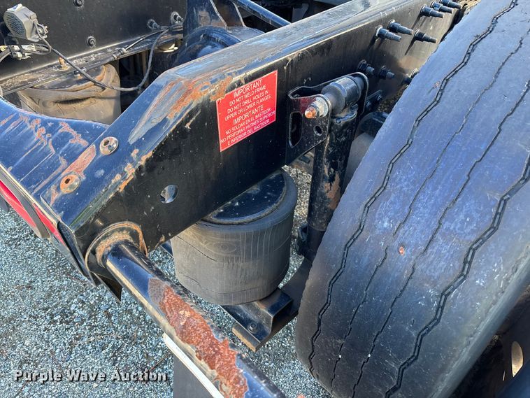 image for item YA0711 2016 Volvo  VNL semi truck