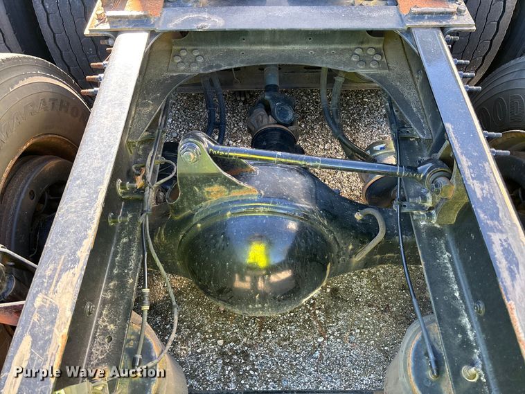 image for item YA0711 2016 Volvo  VNL semi truck