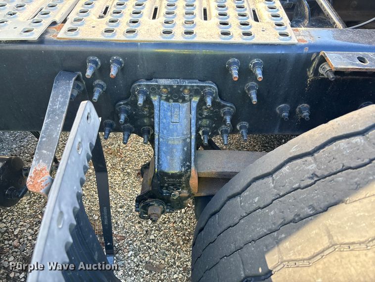 image for item YA0711 2016 Volvo  VNL semi truck