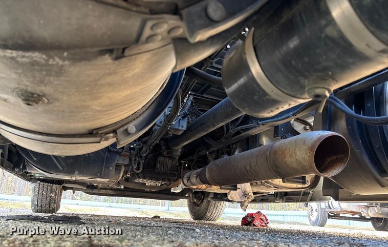 image for item YA0711 2016 Volvo  VNL semi truck