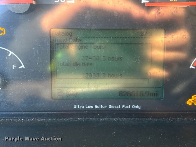 image for item YA0711 2016 Volvo  VNL semi truck