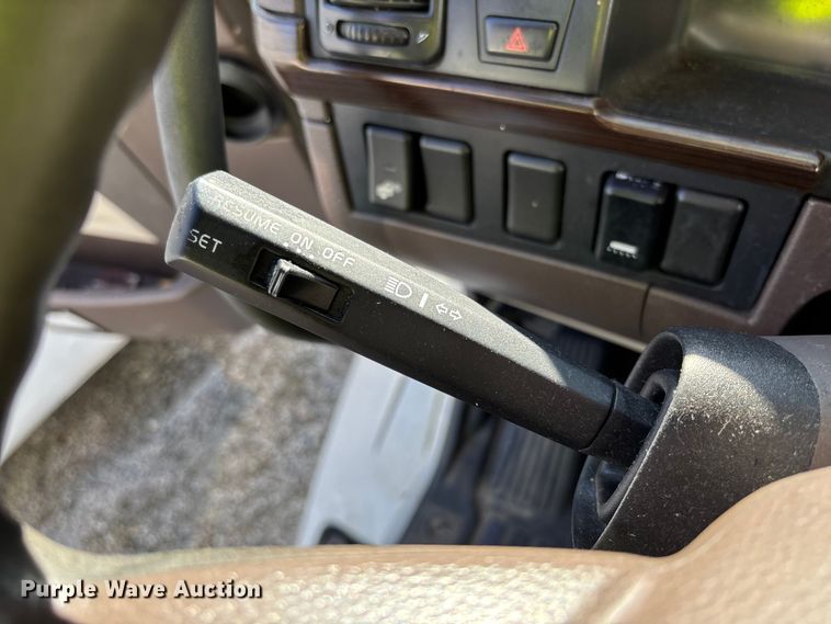 image for item YA0711 2016 Volvo  VNL semi truck