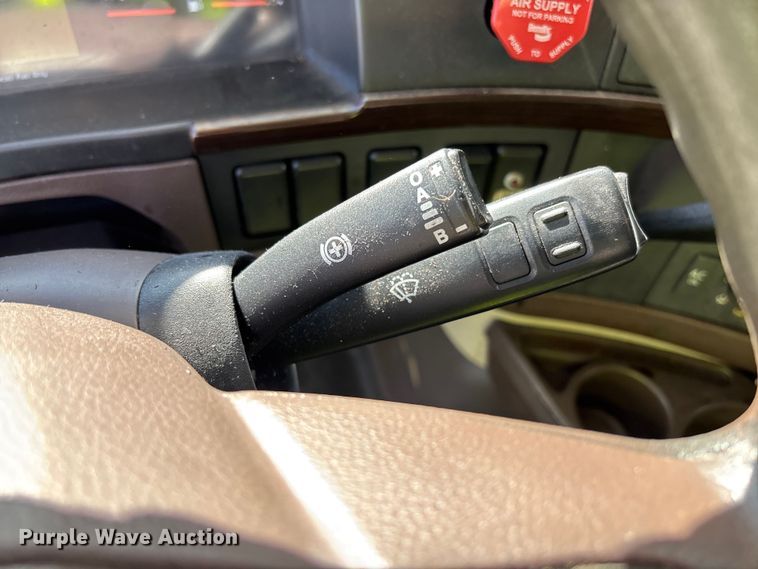 image for item YA0711 2016 Volvo  VNL semi truck