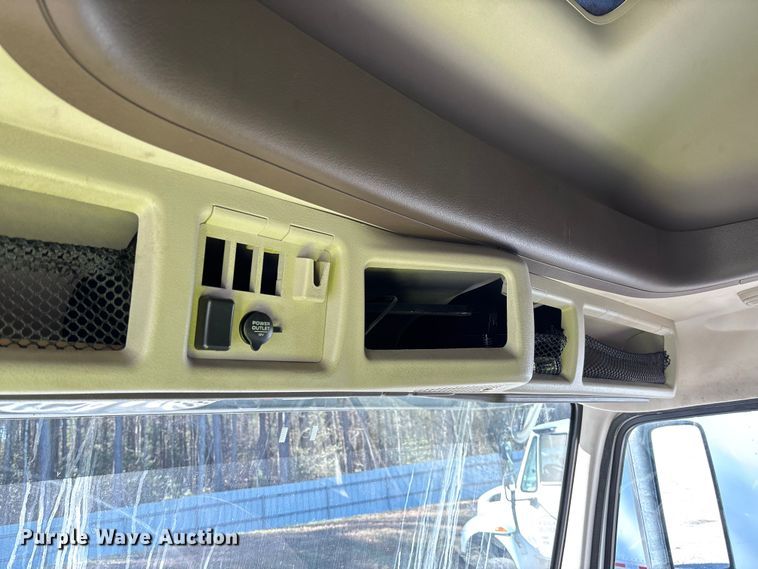 image for item YA0711 2016 Volvo  VNL semi truck