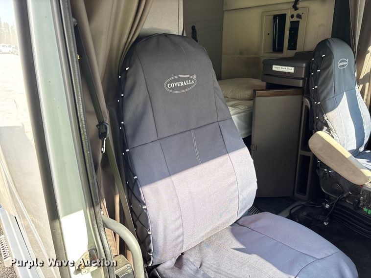 image for item YA0711 2016 Volvo  VNL semi truck