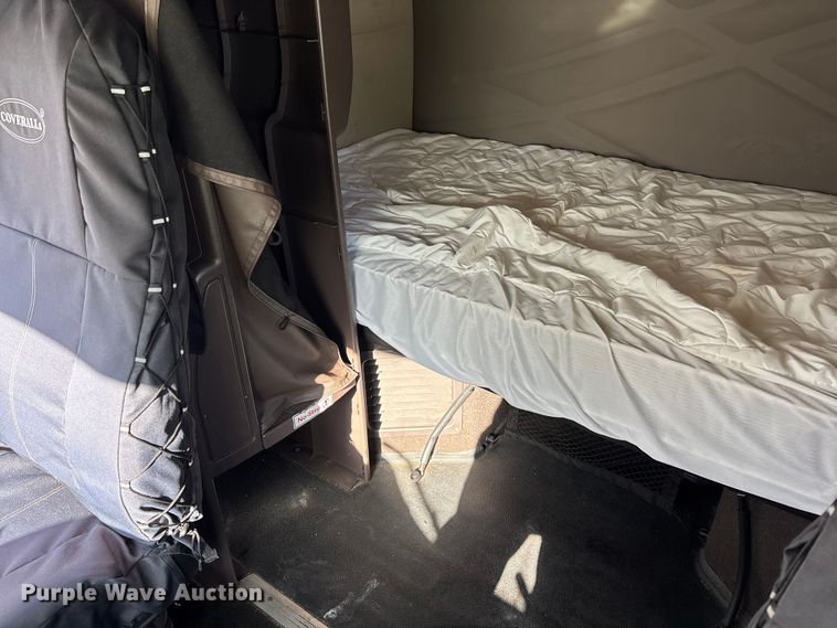 image for item YA0711 2016 Volvo  VNL semi truck