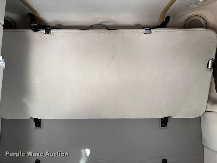 image for item YA0711 2016 Volvo  VNL semi truck