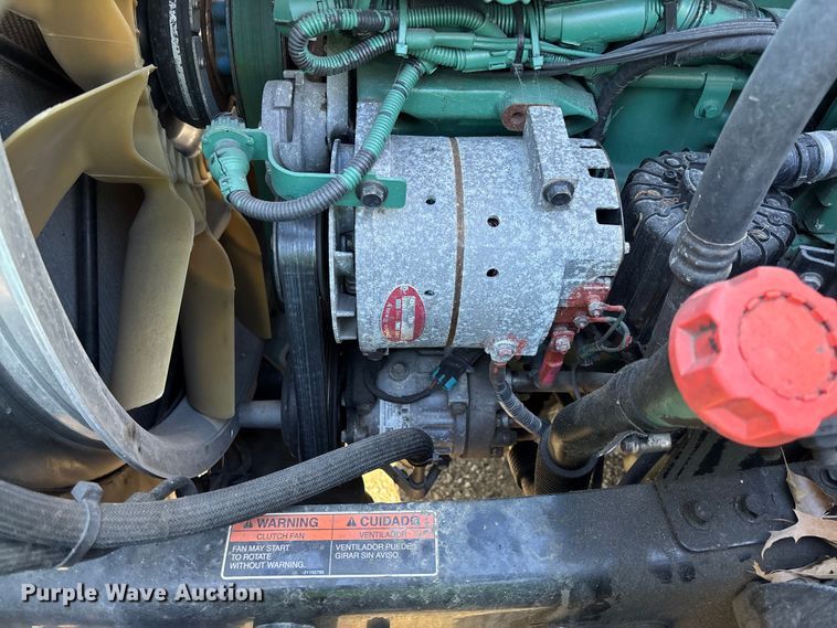 image for item YA0711 2016 Volvo  VNL semi truck