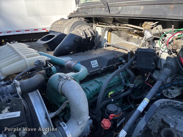 image for item YA0711 2016 Volvo  VNL semi truck