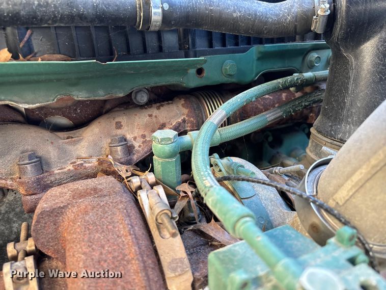 image for item YA0711 2016 Volvo  VNL semi truck