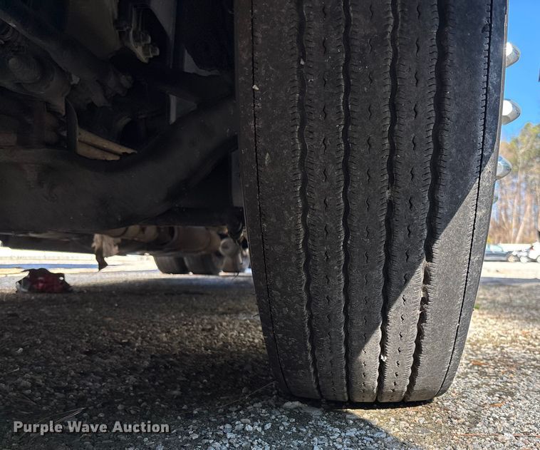 image for item YA0711 2016 Volvo  VNL semi truck