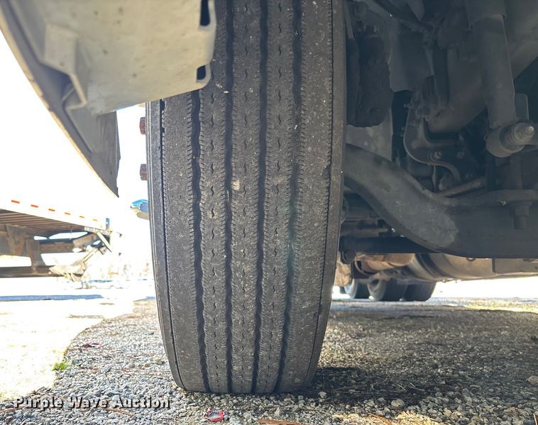 image for item YA0711 2016 Volvo  VNL semi truck