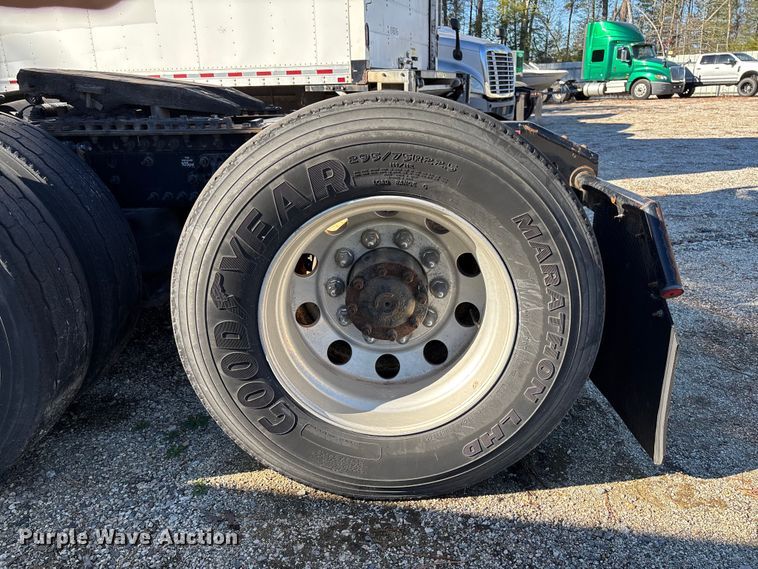 image for item YA0711 2016 Volvo  VNL semi truck