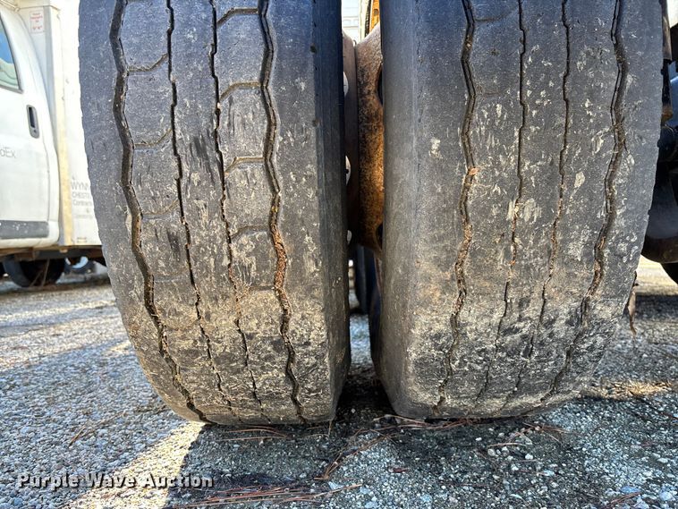 image for item YA0711 2016 Volvo  VNL semi truck