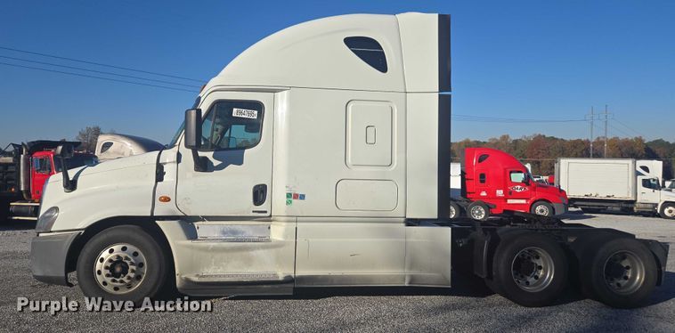 image for item YA1387 2016 Freightliner Cascadia semi truck