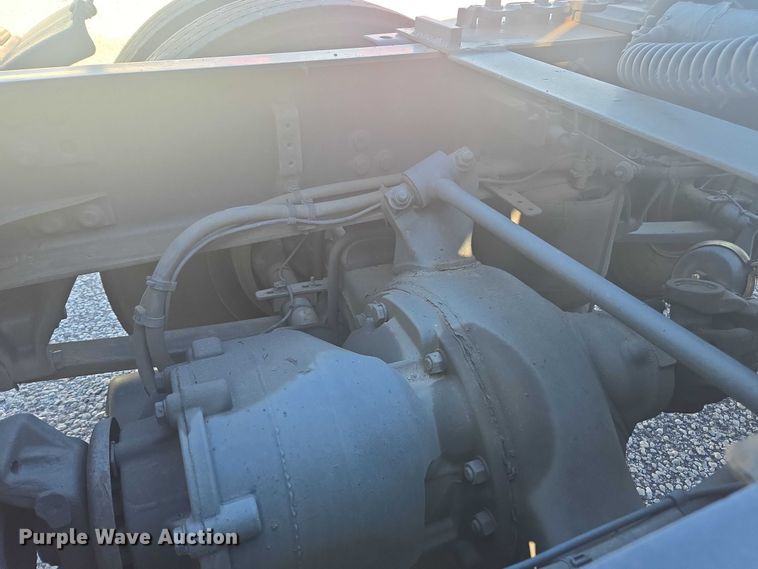 image for item YA1387 2016 Freightliner Cascadia semi truck