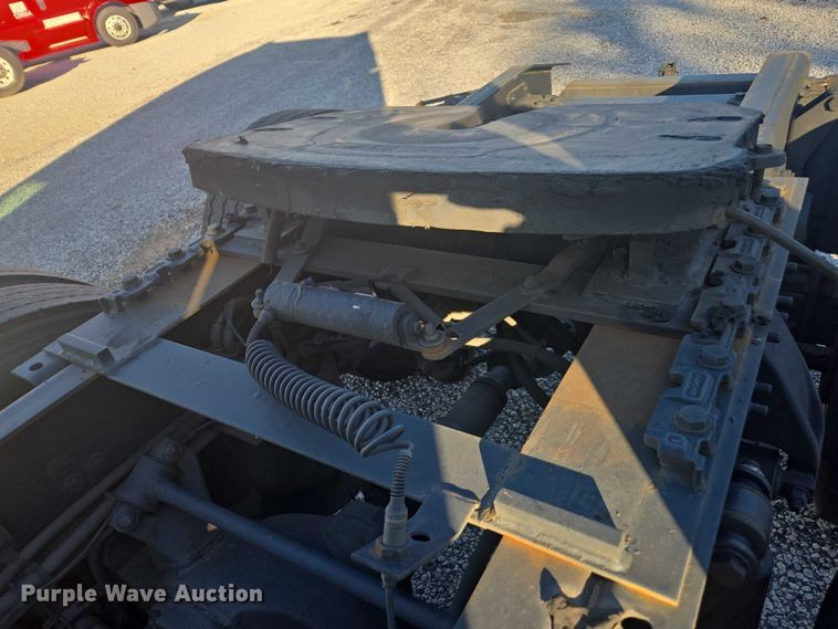 image for item YA1387 2016 Freightliner Cascadia semi truck