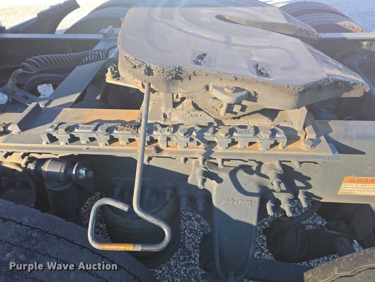 image for item YA1387 2016 Freightliner Cascadia semi truck