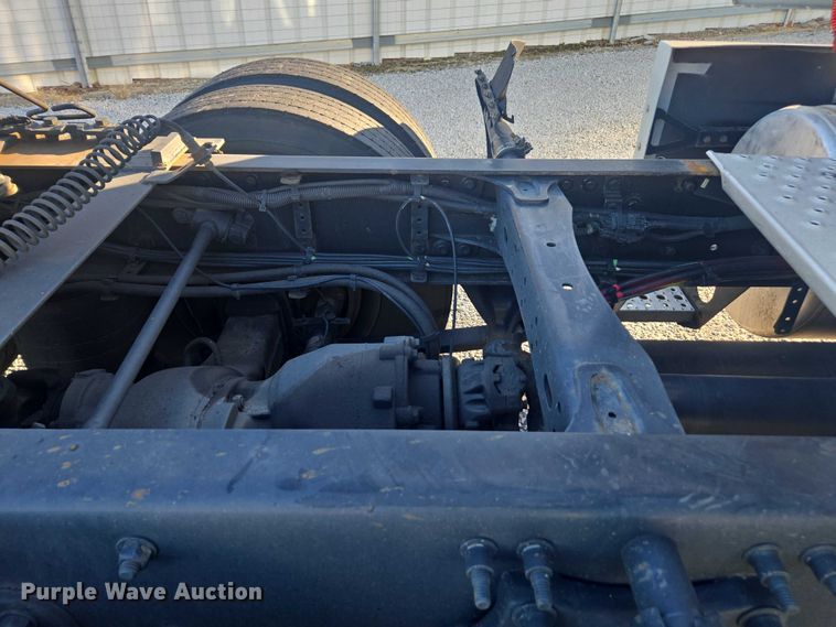 image for item YA1387 2016 Freightliner Cascadia semi truck