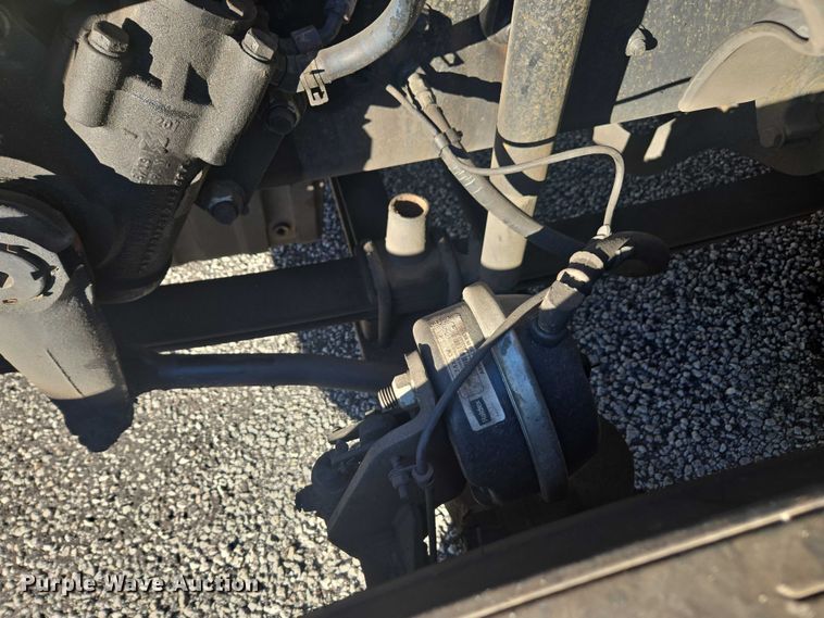 image for item YA1387 2016 Freightliner Cascadia semi truck