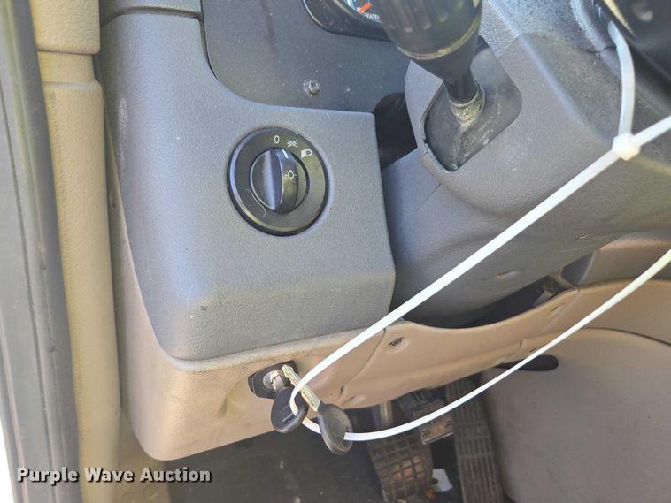 image for item YA1387 2016 Freightliner Cascadia semi truck