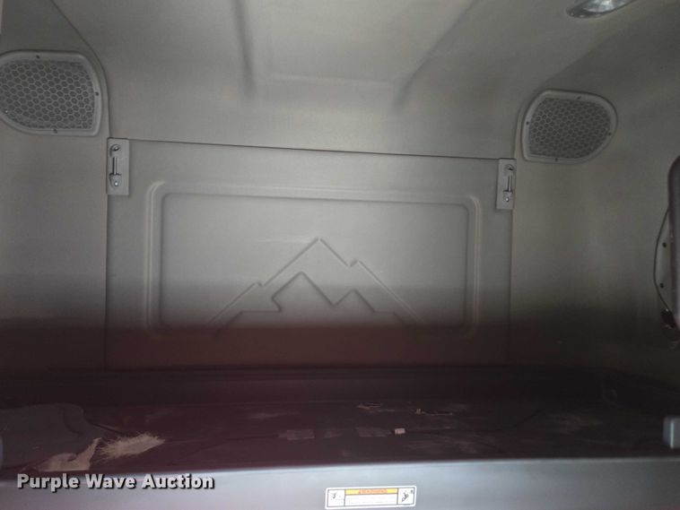 image for item YA1387 2016 Freightliner Cascadia semi truck