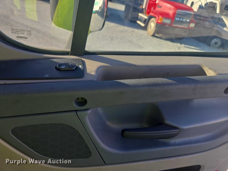 image for item YA1387 2016 Freightliner Cascadia semi truck