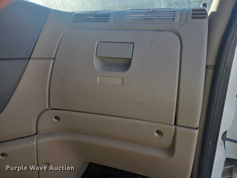 image for item YA1387 2016 Freightliner Cascadia semi truck