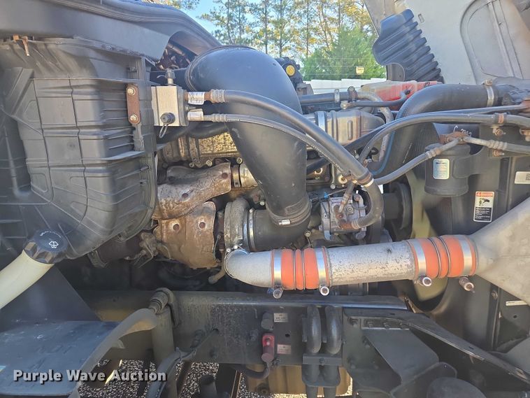 image for item YA1387 2016 Freightliner Cascadia semi truck