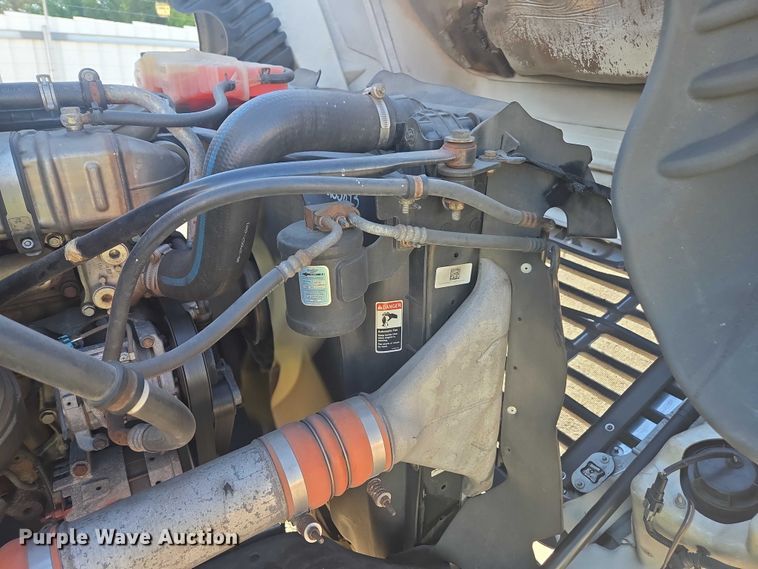 image for item YA1387 2016 Freightliner Cascadia semi truck