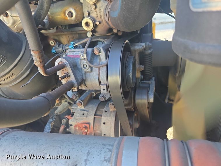 image for item YA1387 2016 Freightliner Cascadia semi truck