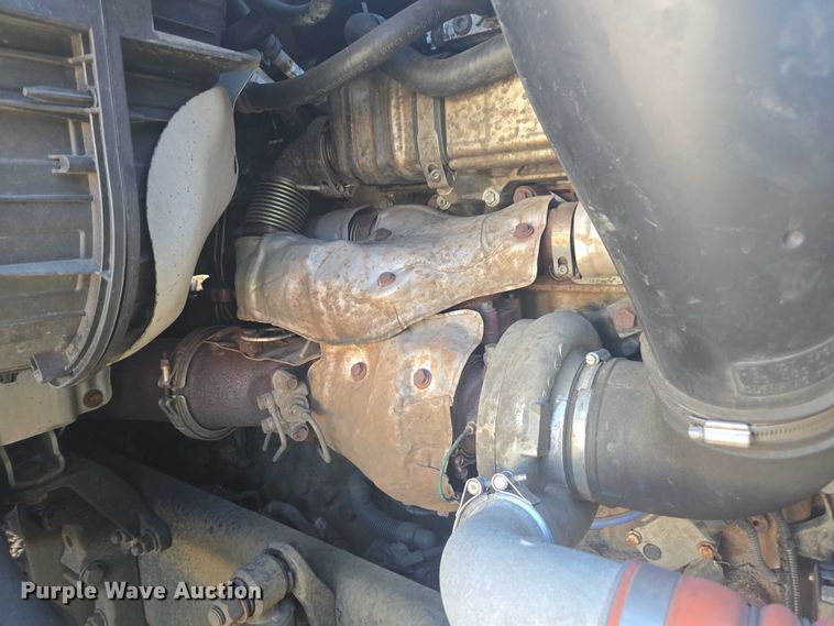 image for item YA1387 2016 Freightliner Cascadia semi truck