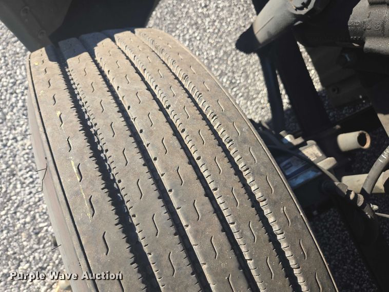 image for item YA1387 2016 Freightliner Cascadia semi truck