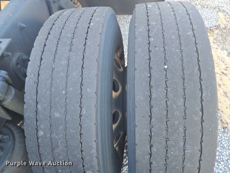 image for item YA1387 2016 Freightliner Cascadia semi truck